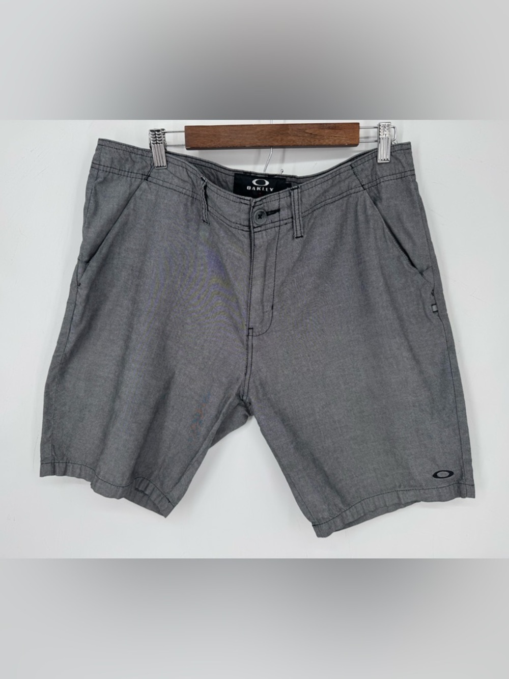 Oakley Men's Charcoal Flat-Front Casual Shorts Size 36 Slim Fit 100% Cotton